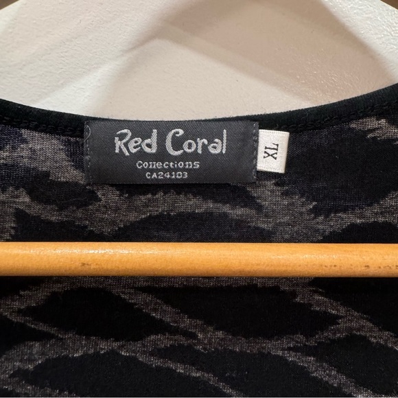 Red coral extra large, sleeveless, asymmetrical, hem, abstract, print tank top - Picture 6 of 6